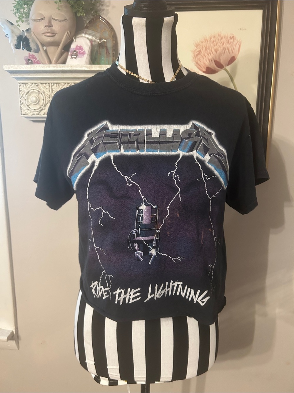 Vintage Metallica "Ride the Lightning" Black Graphic cropped Tee -
